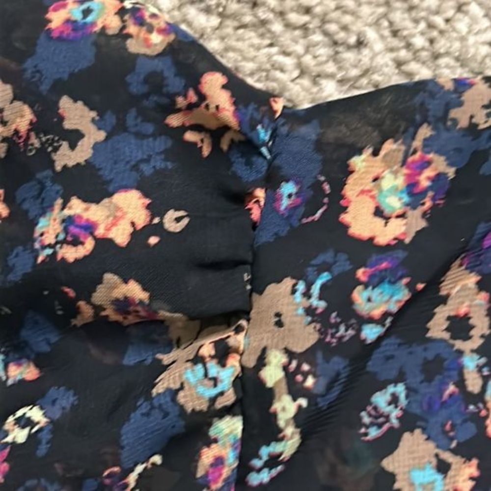 ‎Floral Top - Picture 6 of 7